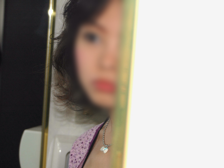 女の子自身のメイクによる顔の画像