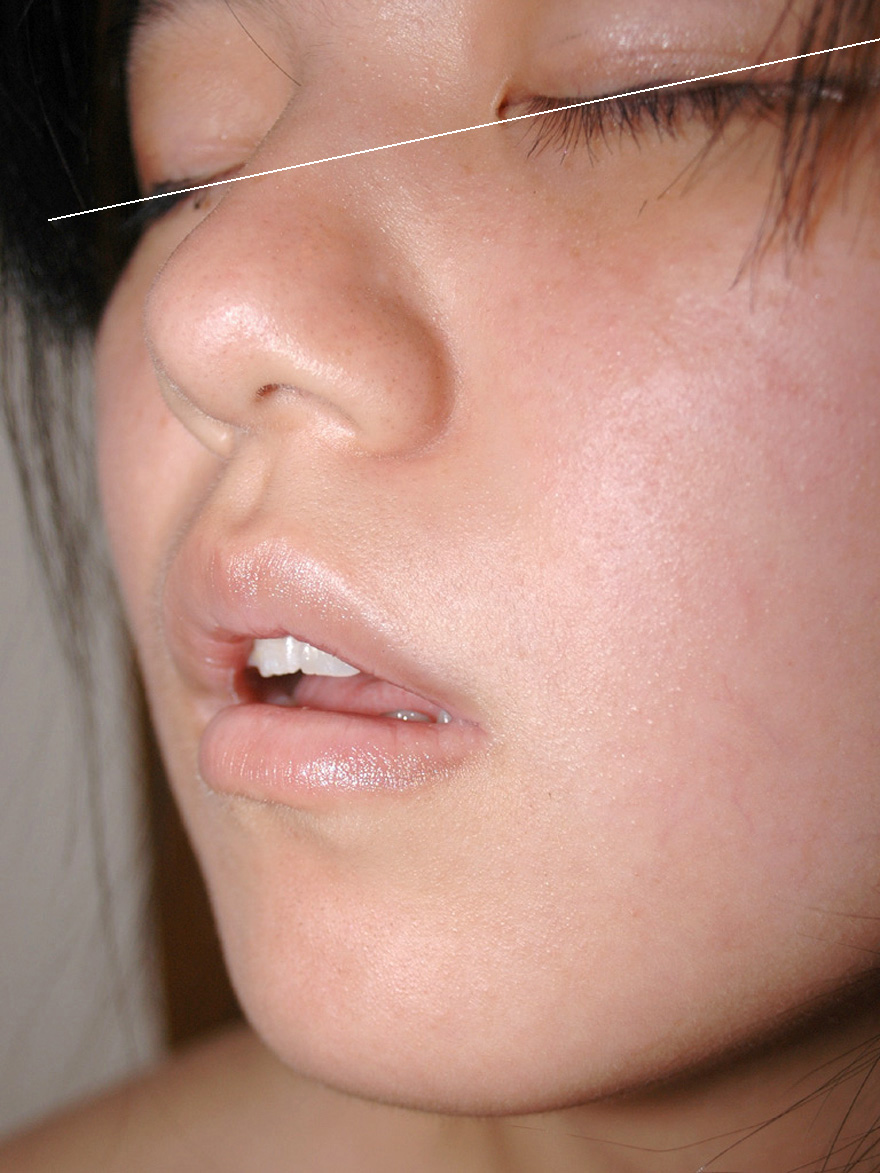 オナニーに感じる女の子の顔のアップ画像